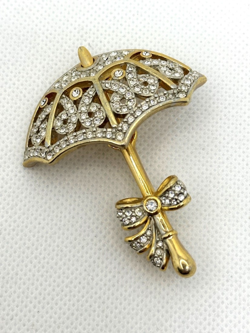 Rare Swarovski Crystal Umbrella Brooch: Rare Swarovski Crystal Umbrella Brooch