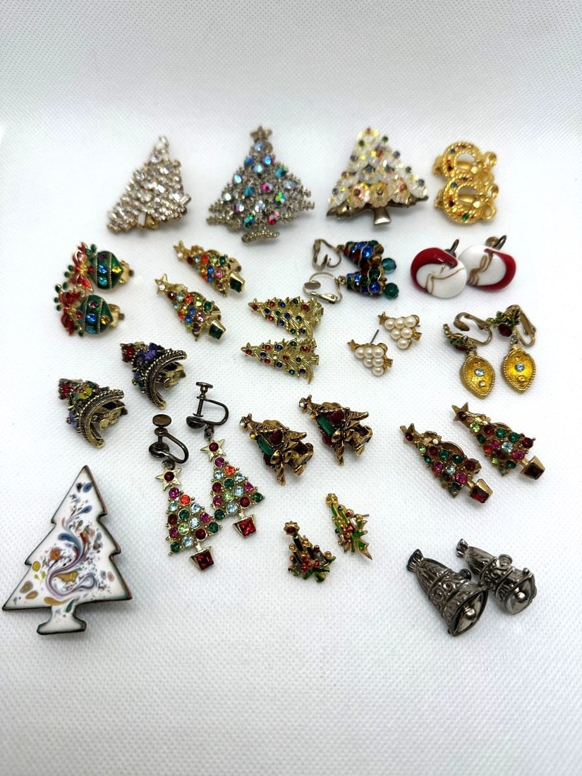 Group of Christmas Pins and Earrings: Group of Christmas Pins and Earrings