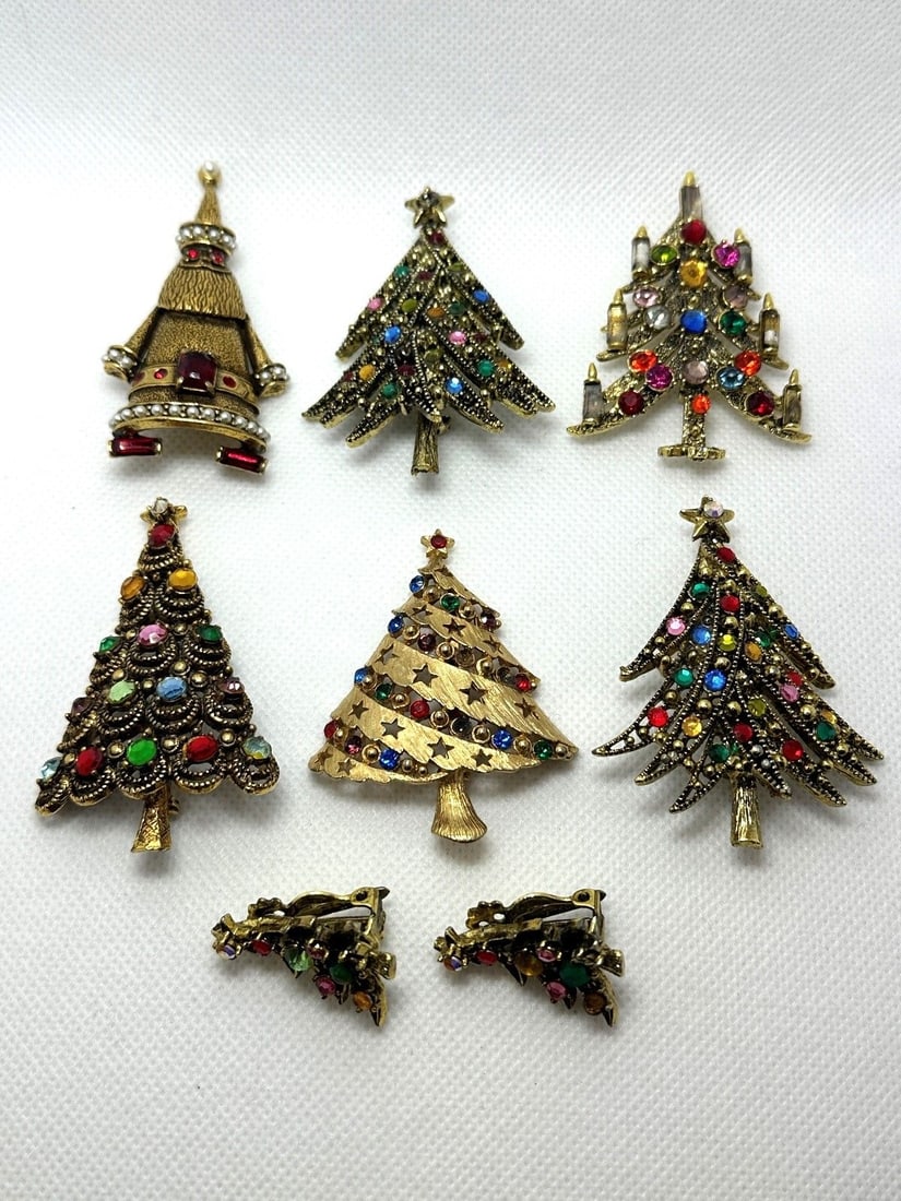 (6) Hollycroft Christmas Tree Brooches and Earring Set: (6) Hollycroft Christmas Tree Brooches and Earring Set