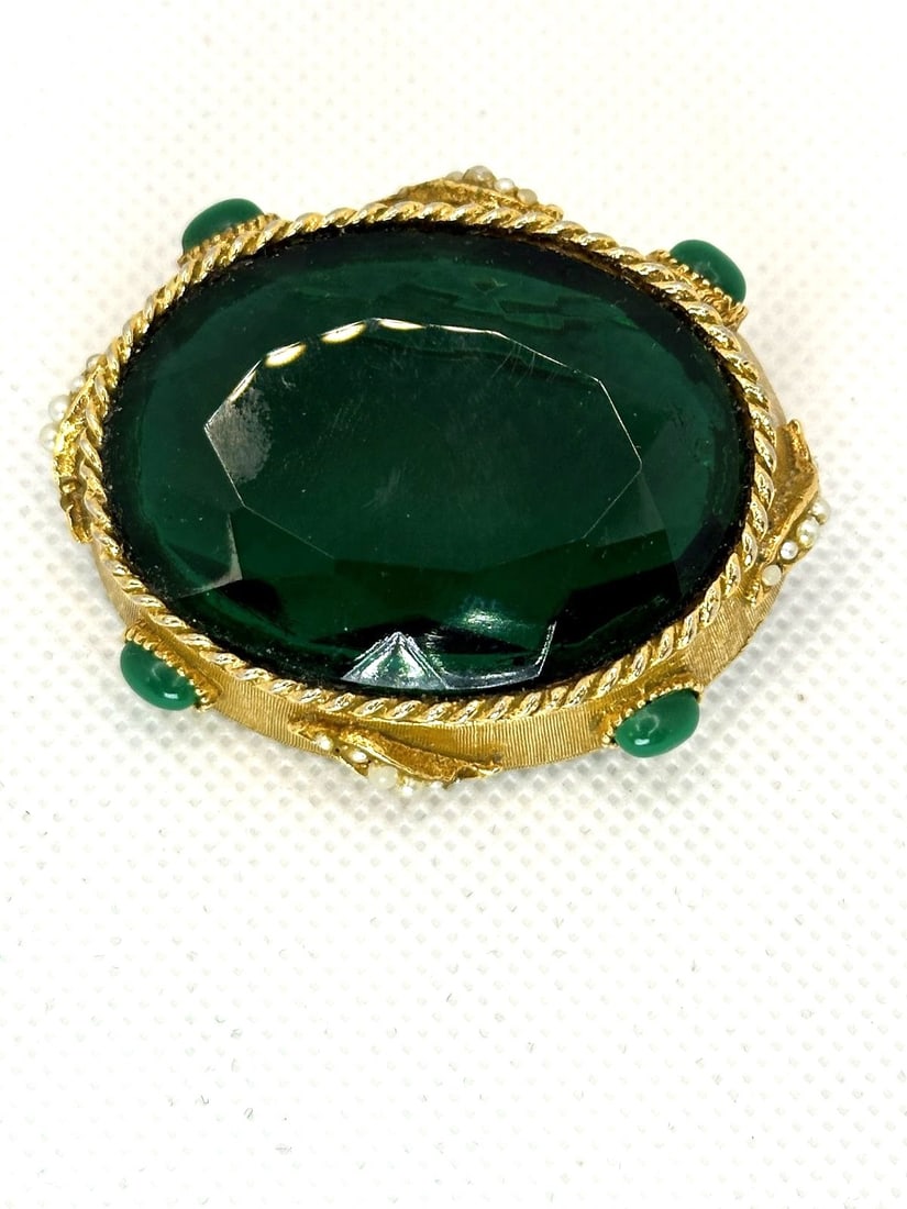Capri Faux Emerald Seed Pearl Brooch: Capri Faux Emerald Seed Pearl Brooch: