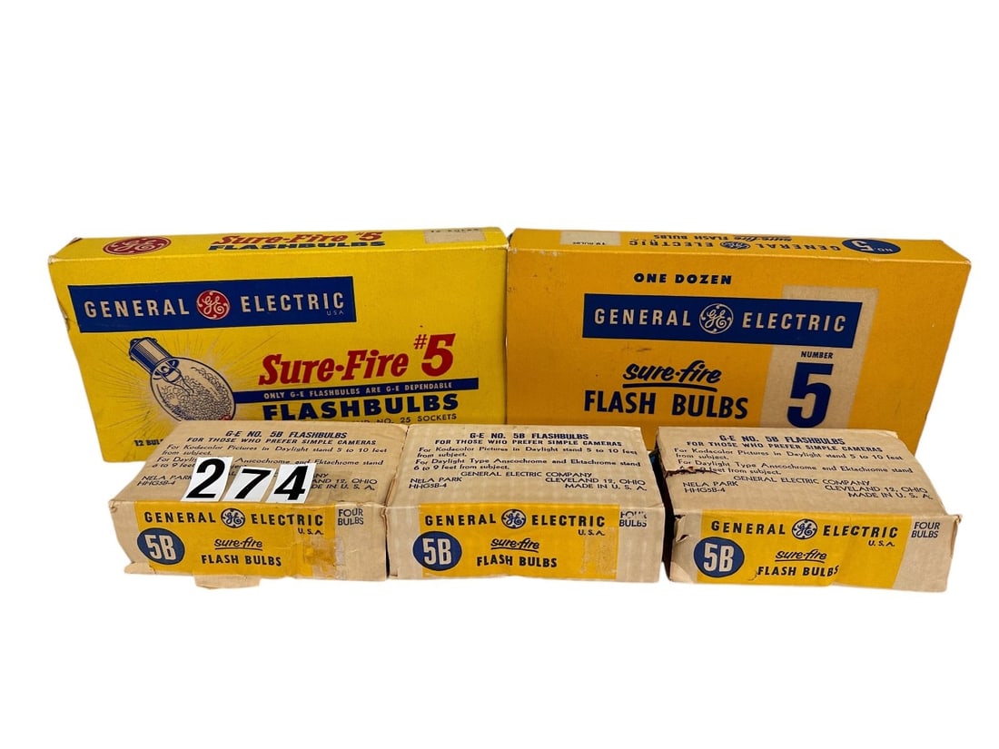 (3) Dozen Flashbulbs GE #5 or Sylvania Press #25 Or Both: (3) Dozen Flashbulbs GE #5 or Sylvania Press #25 Or Both: These #5 and #25 bulbs are loose or boxed. Each lot is 3 dozen. They were the most popular used flashbulbs ever. Today there is only one manuf