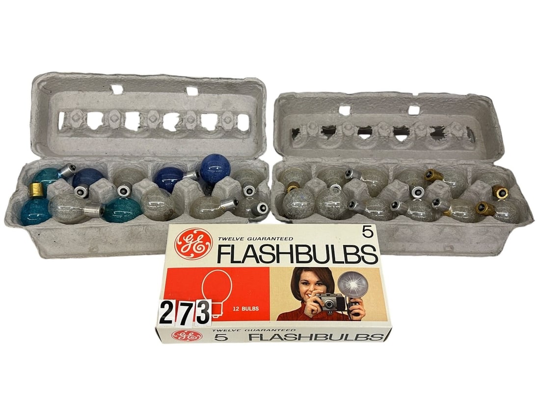 (3) Dozen Flashbulbs GE #5 or Sylvania Press #25 Or Both: (3) Dozen Flashbulbs GE #5 or Sylvania Press #25 Or Both: These #5 and #25 bulbs are loose or boxed. Each lot is 3 dozen. They were the most popular used flashbulbs ever. Today there is only one manuf