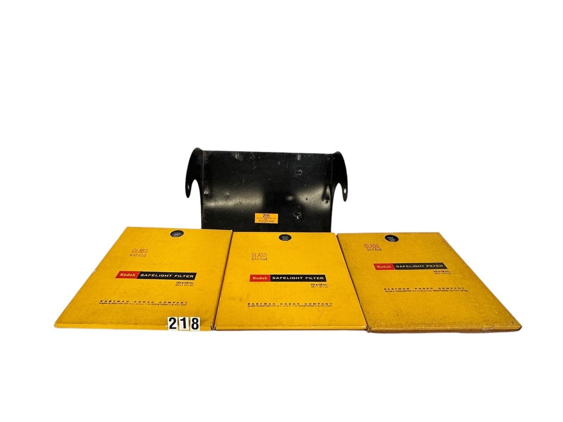 Kodak Wall Bracket for Utility Safelight Model C or D and (3) 10x12 Safelight Filters (1 of 3)