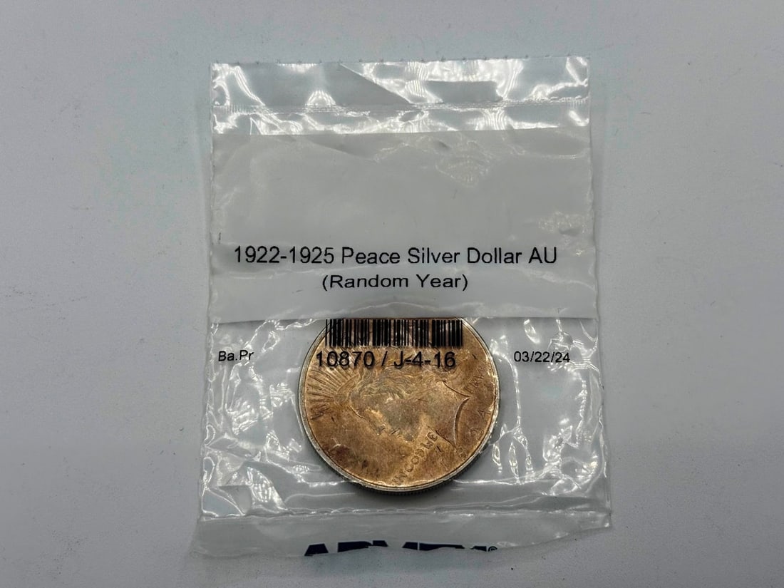 (1) 1924 Peace Silver Dollar AU. (1 of 2)