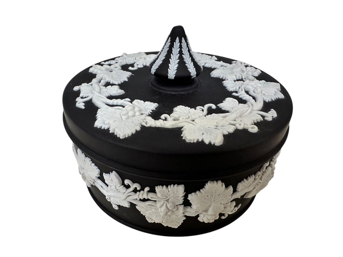 Wedgwood Black Lidded Dresser Jar: Wedgwood Black Lidded Dresser Jar