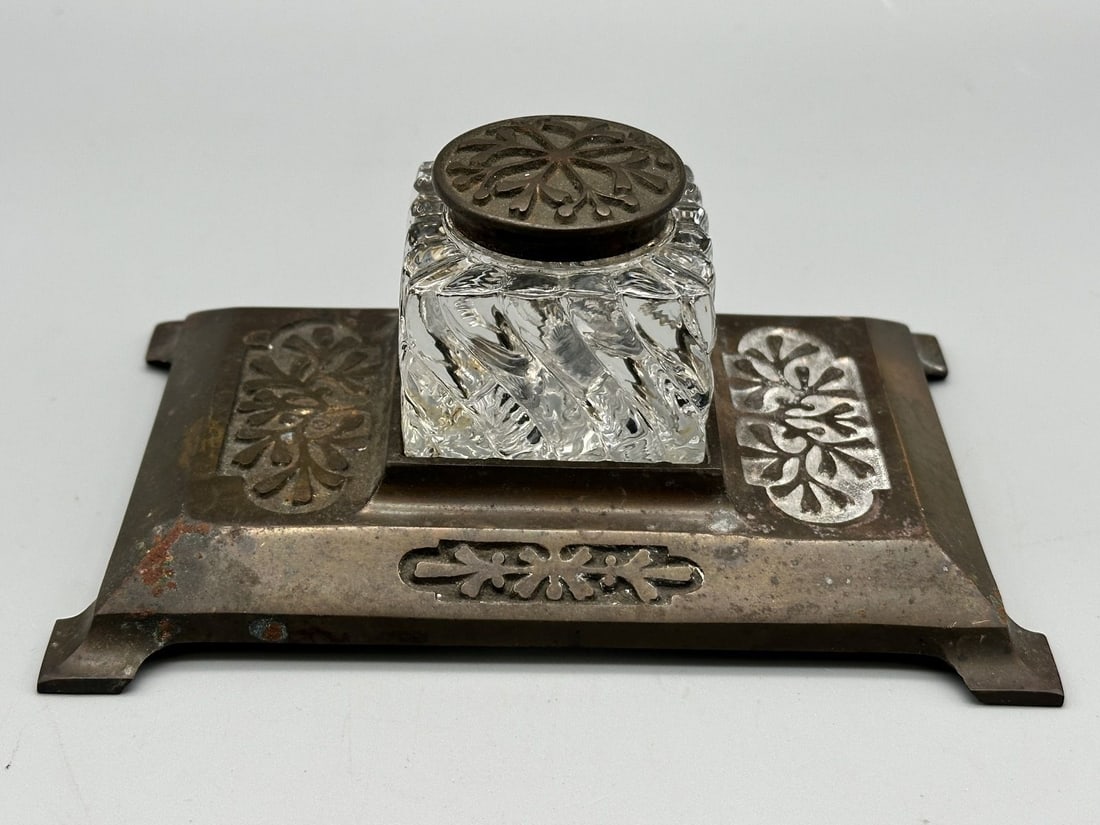 Bradley & Hubbard Single Inkwell With Stand: Bradley & Hubbard Single Inkwell With Stand: #7200, measures 6.25" long, 3" tall.