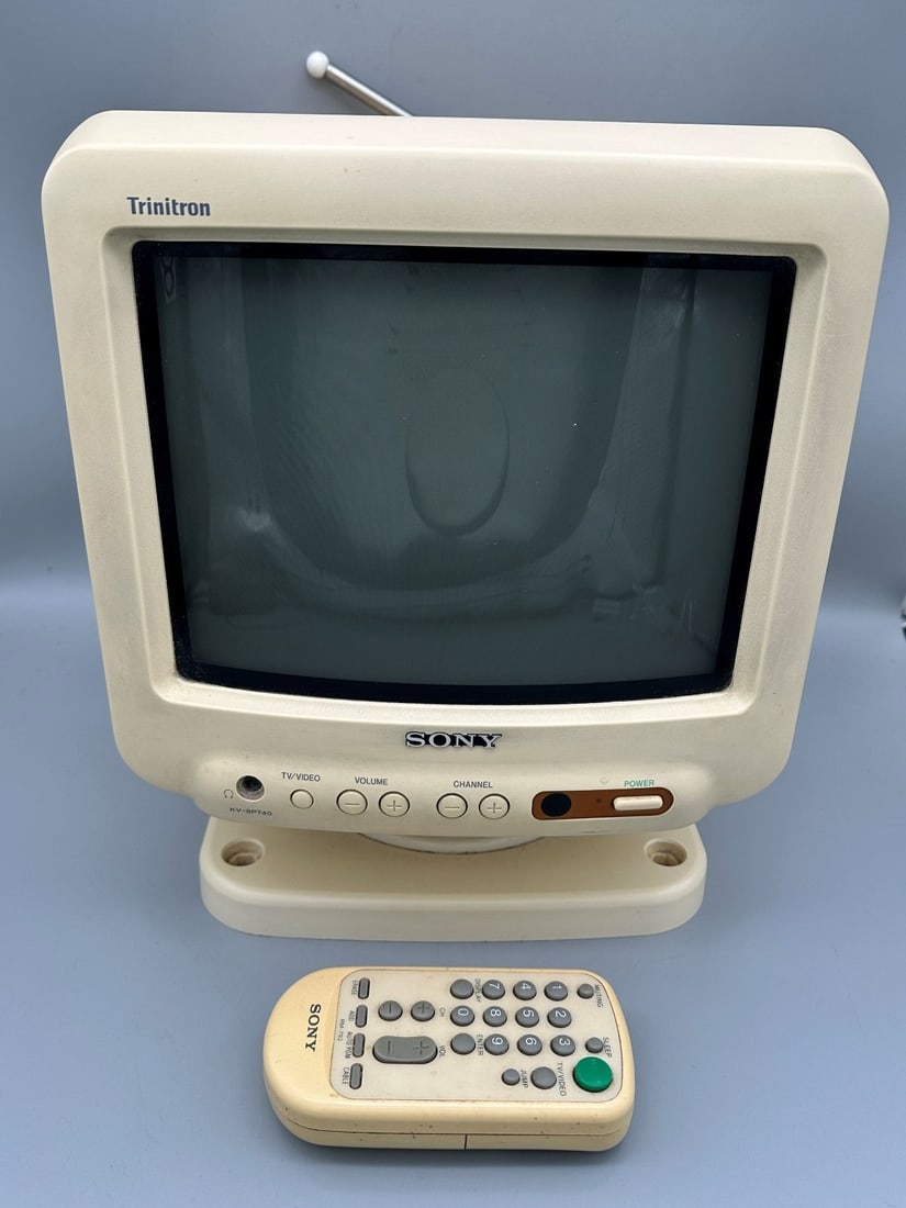 Sony Trinitron Color TV With Remote (1 of 5)