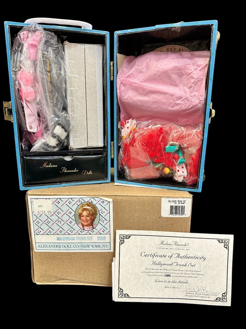 Madame Alexander Hollywood Trunk Set NIB (1 of 5)