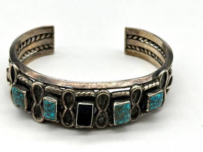 Sterling Silver Turquoise Native American Cuff Bracelet: Sterling Silver Turquoise Native American Cuff Bracelet: Missing one stone.