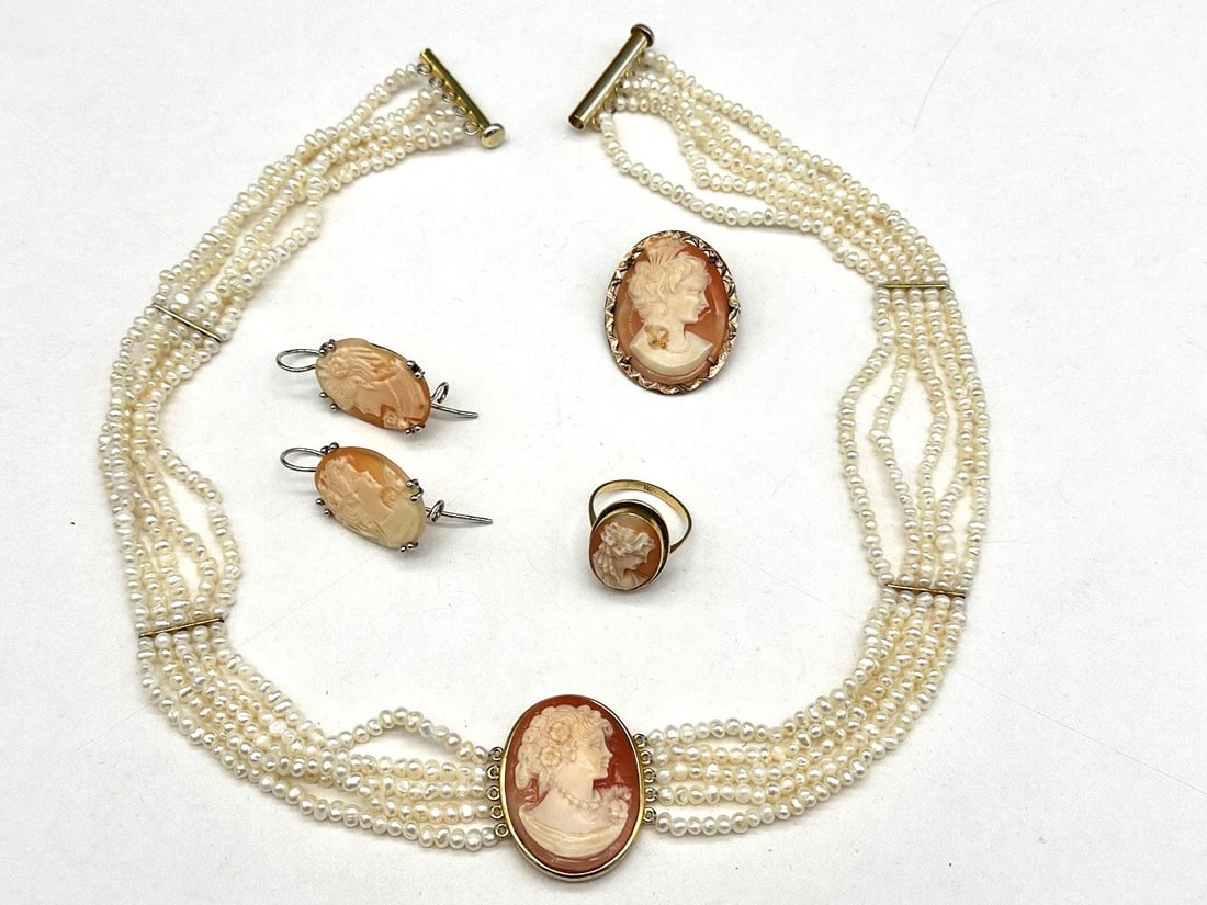 Group of Cameo Jewelry (1 of 5)