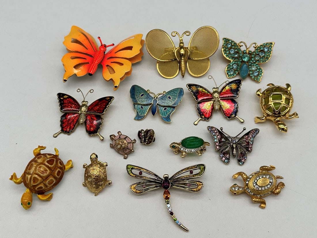 (15) Group of Animal Costume Brooches: (15) Group of Animal Costume Brooches: Includes dragonfly, butterflies, turtles.