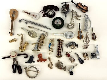 (32) Group of Vintage Figural Brooches