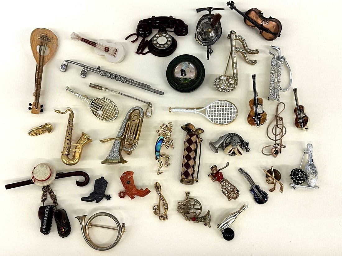 (32) Group of Vintage Figural Brooches (1 of 7)