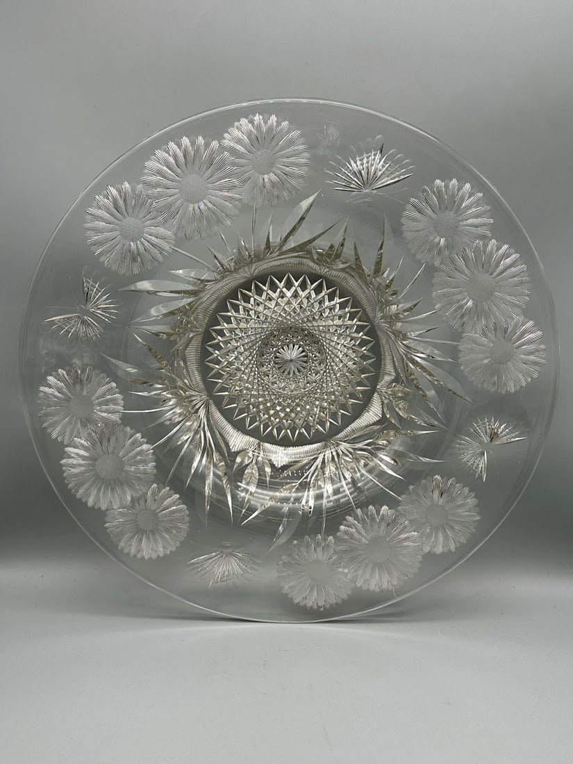 Butterfly and Daisy by Pairpoint Glass Center Bowl: Butterfly and Daisy by Pairpoint Glass Center Bowl: Measures 15.5" in diameter.