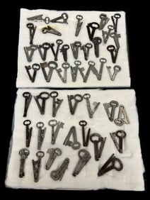 (45) Antique Skeleton Folding Keys