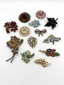 (13) Unsigned Vintage Brooches
