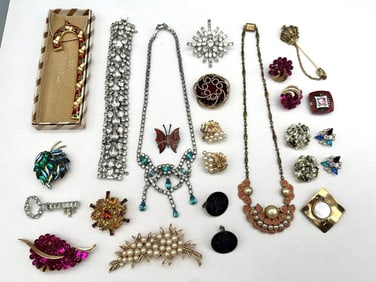(20) Pieces Signed Vintage Jewelry; Crown Trifari, B. David, Many Others
