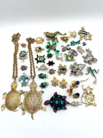 (36) Group of Mice, Frogs, and Turtle Vintage Brooches