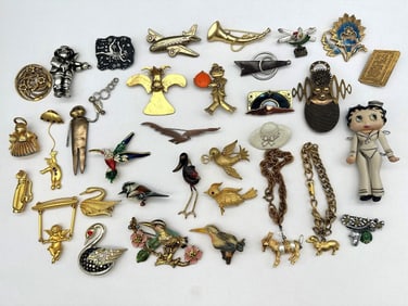 (33) Vintage Jewelry Brooches