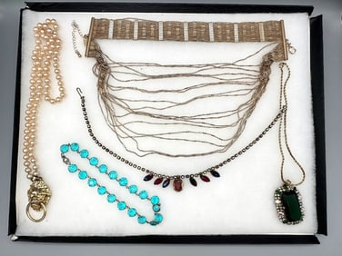 (5) Costume Jewelry Necklaces