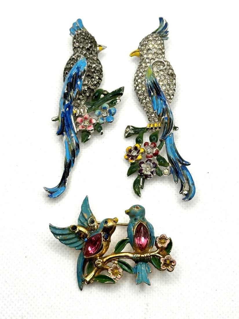 Unsigned Coro Enamel Parrot Duette Brooches: Unsigned Coro Parrot Duette Brooches: (2) parrots one missing many rhinestones. (1) pair love birds.