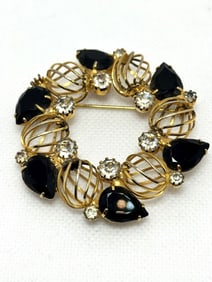 Hattie Carnegie Gold Tone Brooch