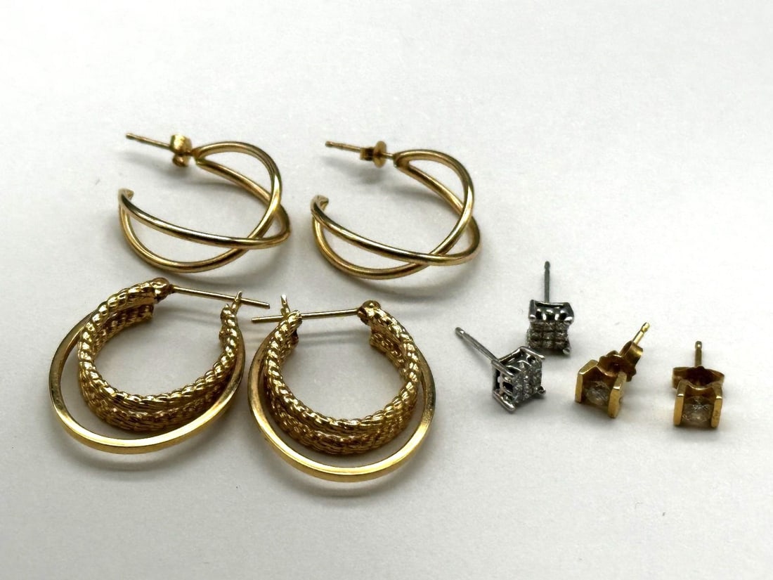 (4) 14k Gold Pairs of Earrings (1 of 3)