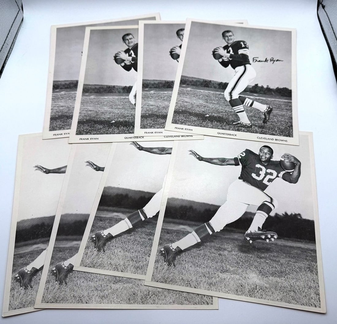 Cleveland Browns Picture Packs with (5) Original Envelopes: Cleveland Browns Picture Packs with (5) Original Envelopes. These 1960's pictures measure 7" x 8" and include (4) each of Jim Browm, Frank Ryan, Dick Schafrath, Bill Nelson, Paul Warfield, Gary Collin