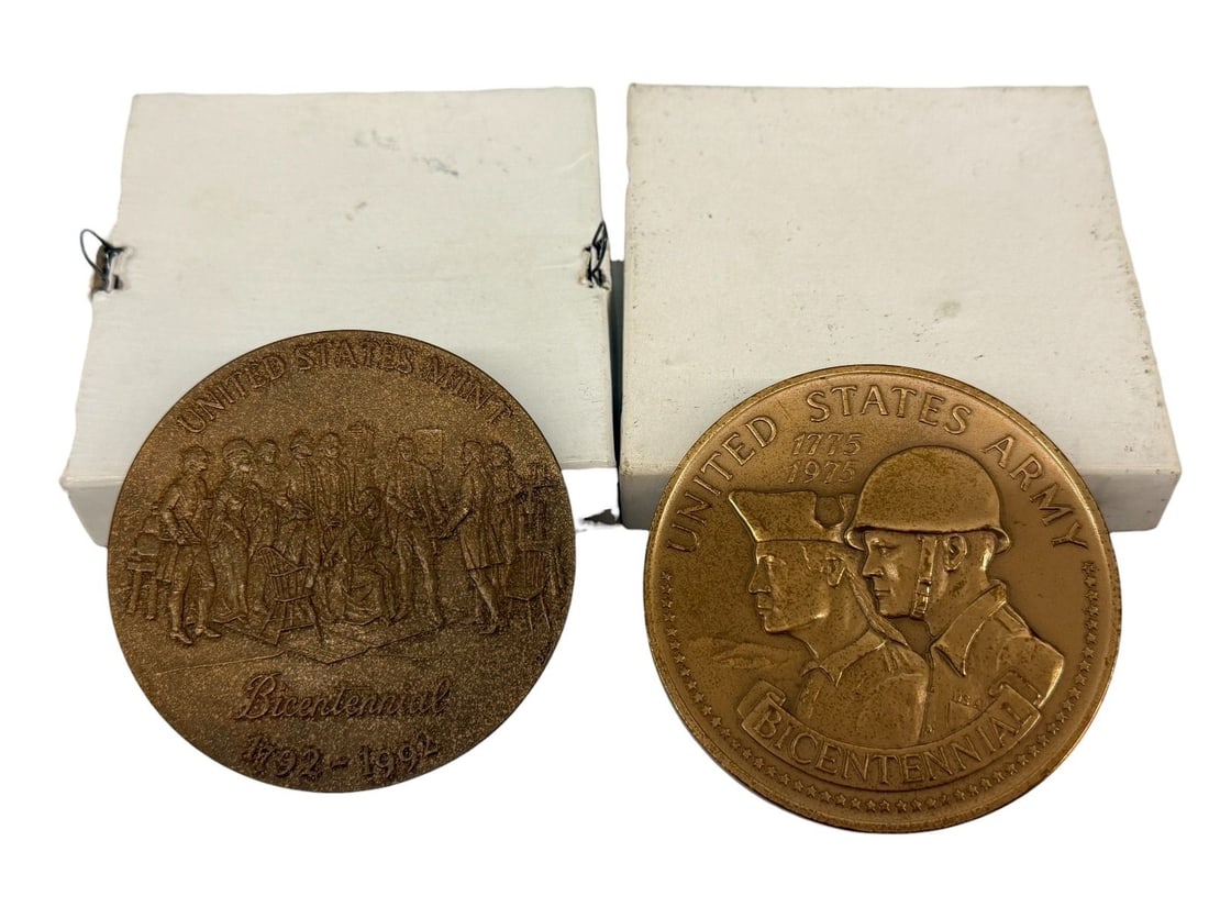 (2) Bronze Medallions; US Army Bicentennial, US Mint With Original Boxes: (2) Bronze Medallions; US Army Bicentennial, US Mint With Original Boxes: 3" medals with boxes.
