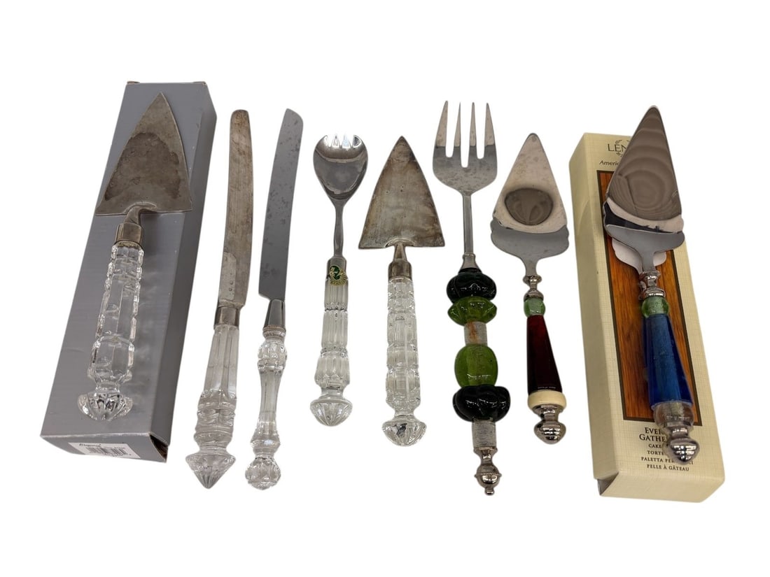 Group of Waterford Crystal and Lenox Serving Cutlery Pieces: Group of Waterford Crystal and Lenox Serving Cutlery Pieces: Includes cake servers, forks, carving knives.