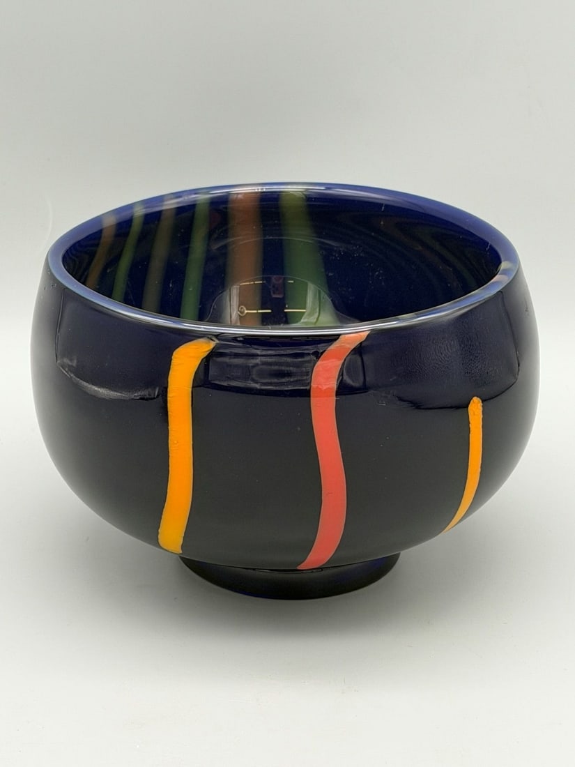 Carl Moretti Handblown Glass Bowl: Carl Moretti Handblown Glass Bowl: From the "Le Diverse" collection. Measures 4" tall, 6" in diameter.