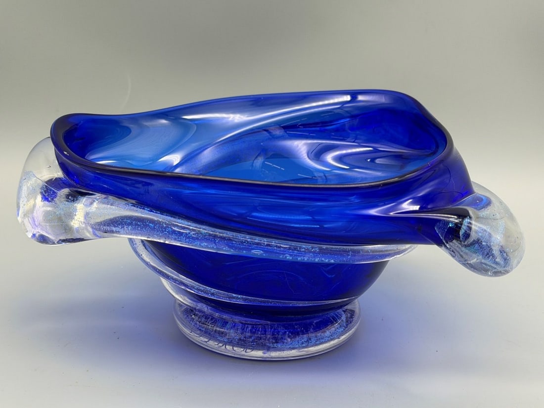 Will Dexter Art Glass: Will Dexter Art Glass: Measures 3.25" tall, 6.75" wide.