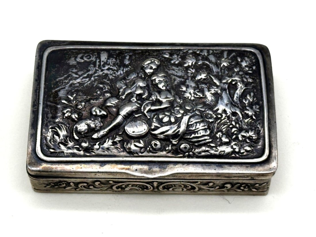 .800 Silver Repousse Galante Scene Snuff Box (1 of 4)