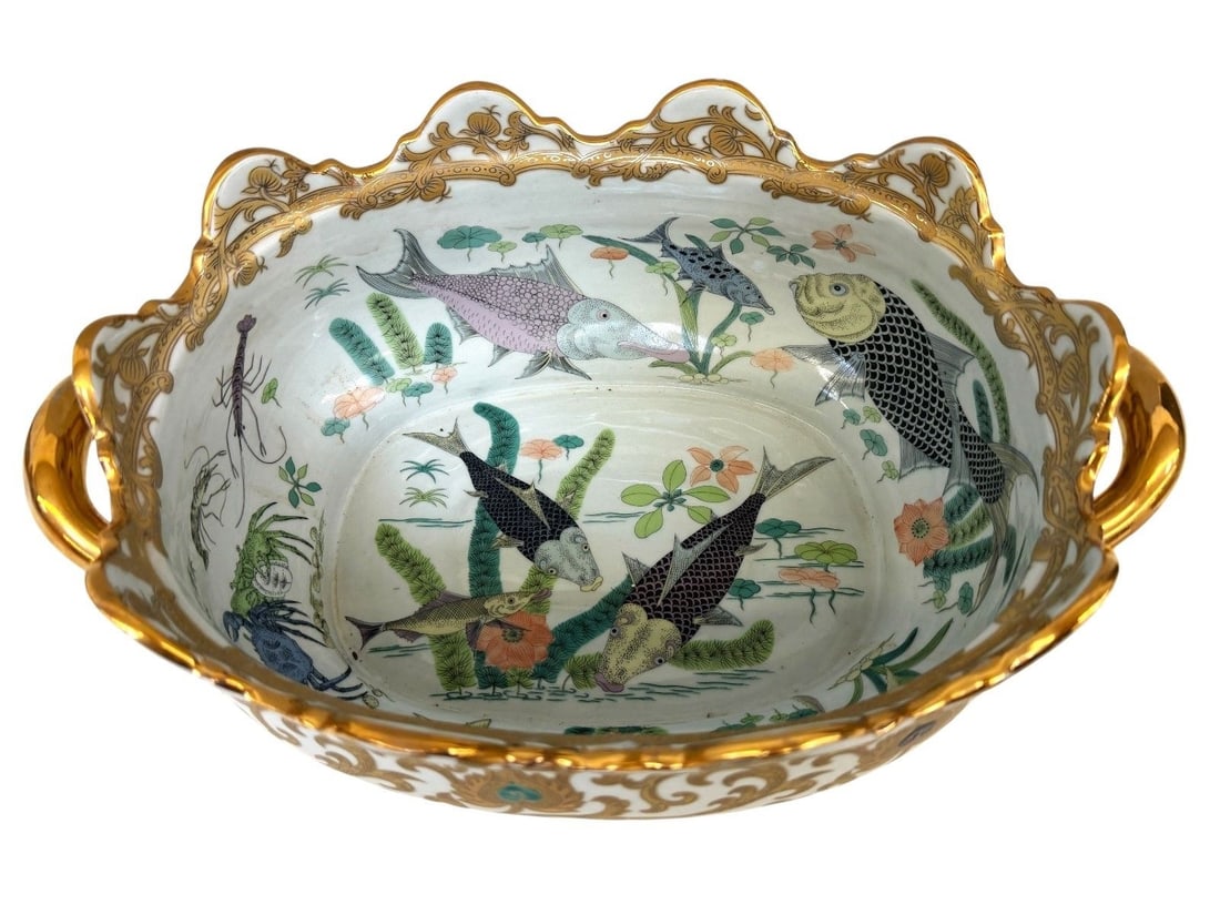 Chinese Export Porcelain Foot Basin: Chinese Export Porcelain Foot Basin: Measuring 13.25 x 10.25", 6.5" tall.