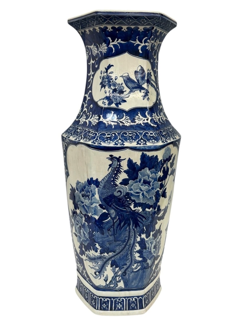 Blue and White Chinese Export Floor Vase: Blue and White Chinese Export Floor Vase: Measuring 30" tall.