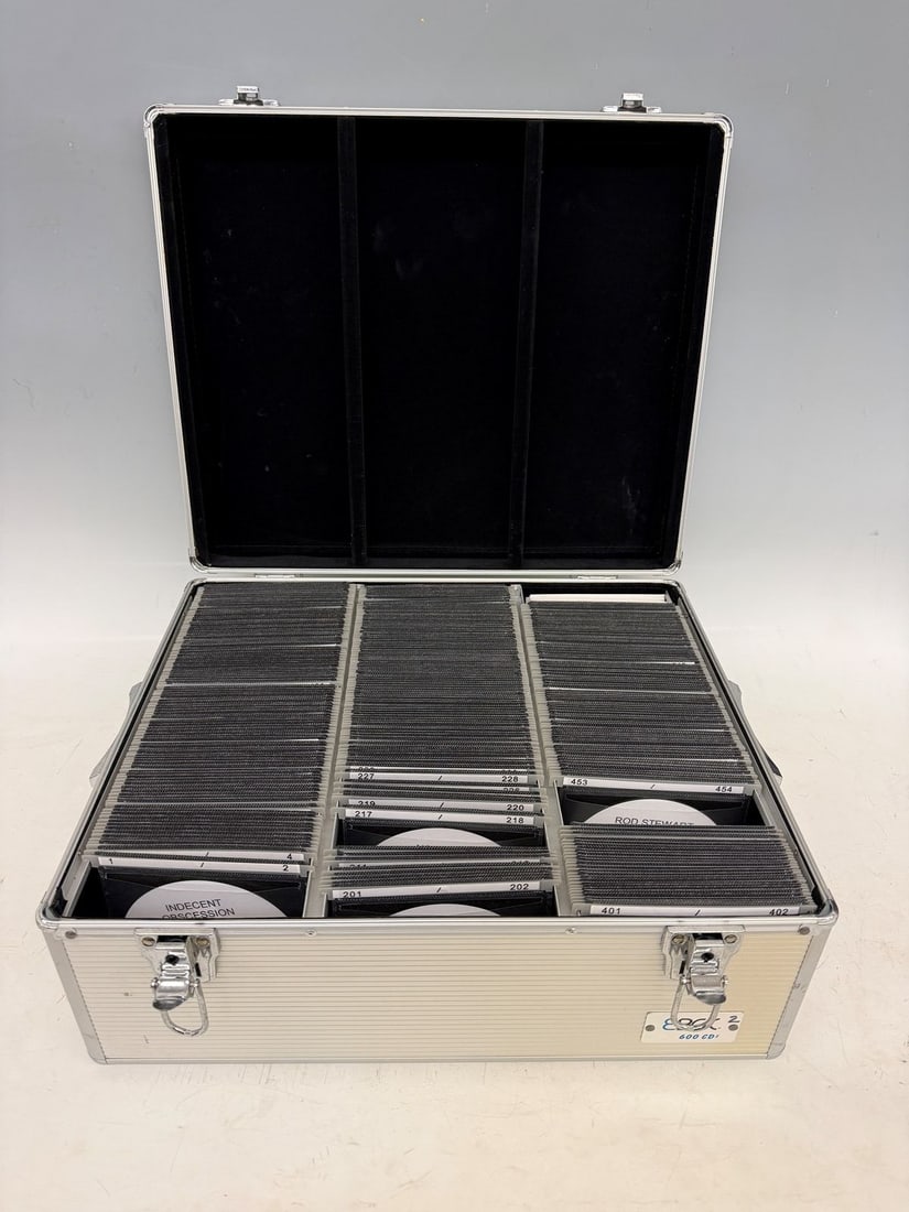 Disc Jockey Professional Music CD Holder With 600 CD's (1 of 5)