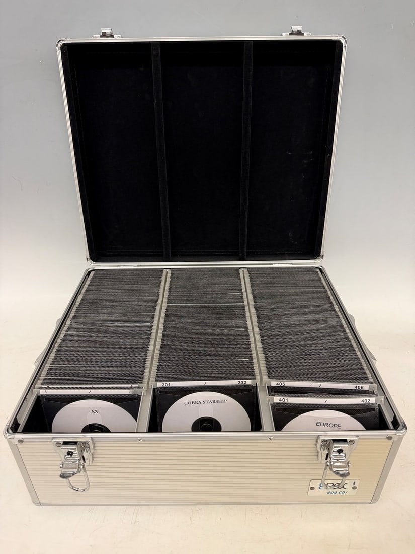 Disc Jockey Professional Music CD Holder With 600 CD's (1 of 4)