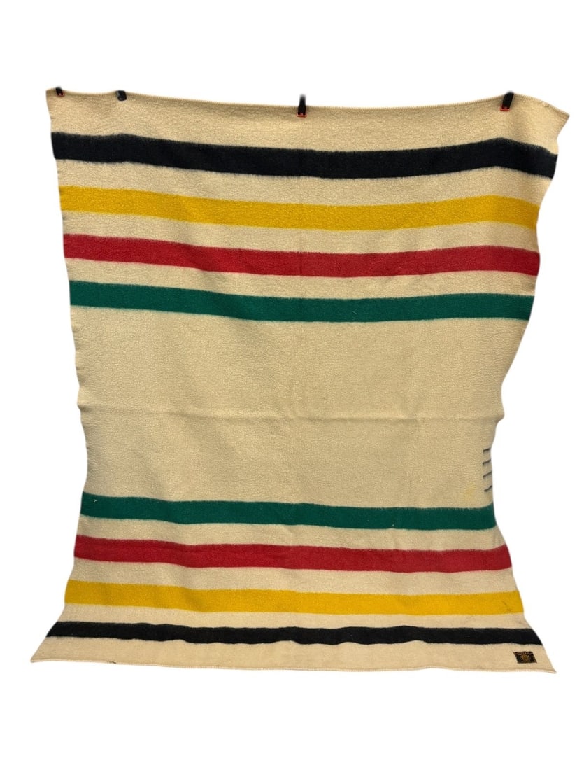 Early's Witney Point Wool Blanket: Early's Witney Point Wool Blanket: Measures 86" x 172". Bottom label attached. Approximate measurement 86" x 72".