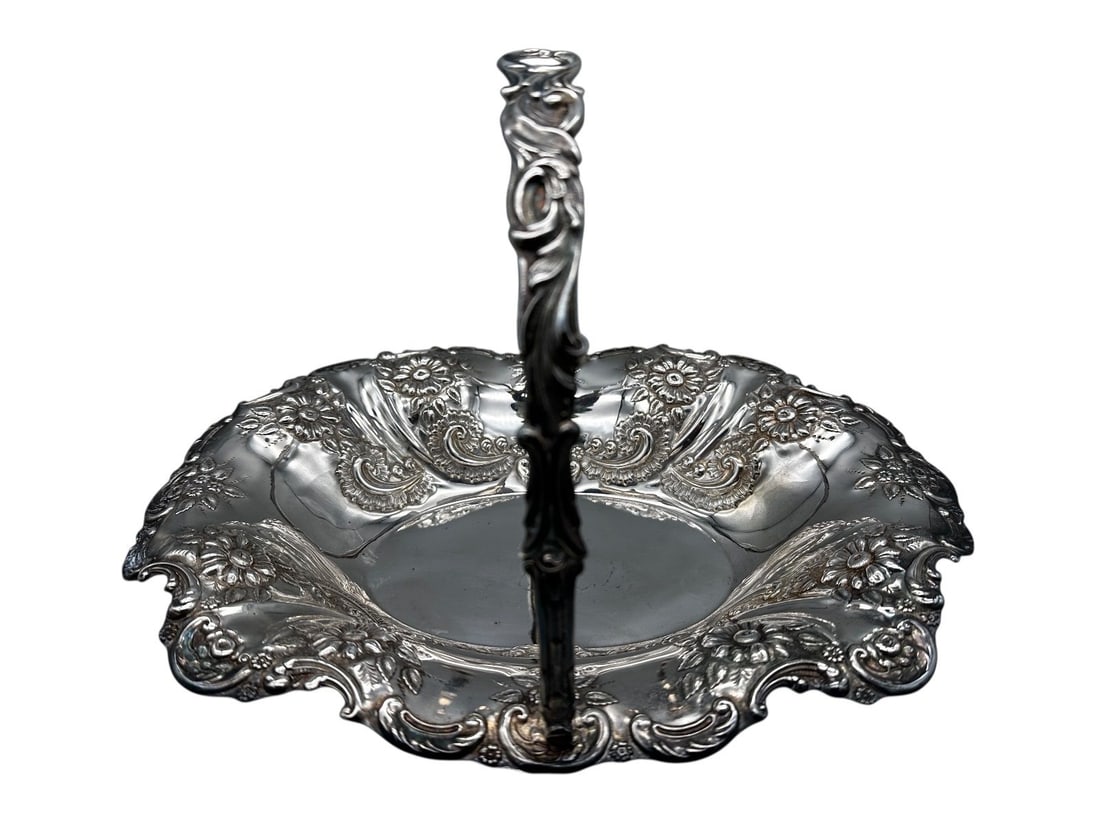 Harrison Fisher Silver Plate Sheffield Handled Bread Basket (1 of 4)
