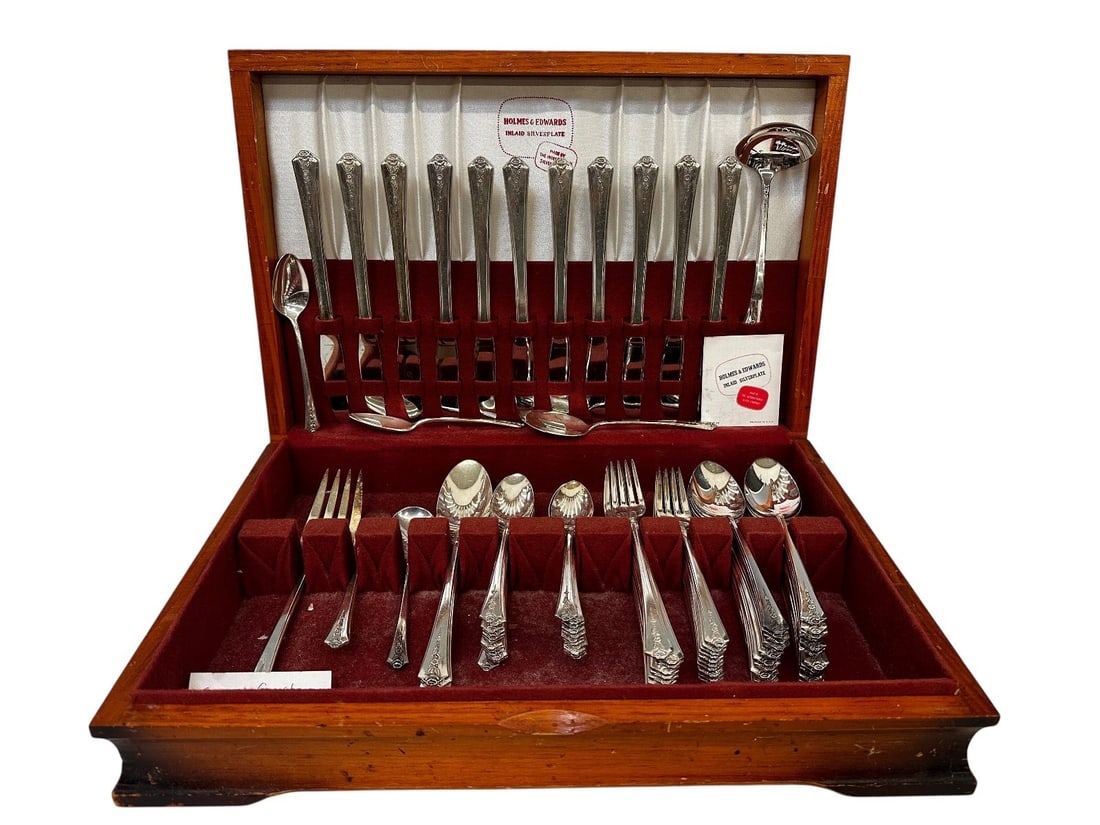 Silver Plate Flatware Set Holmes and Edwards 1950 "Spring Garden" (1 of 3)