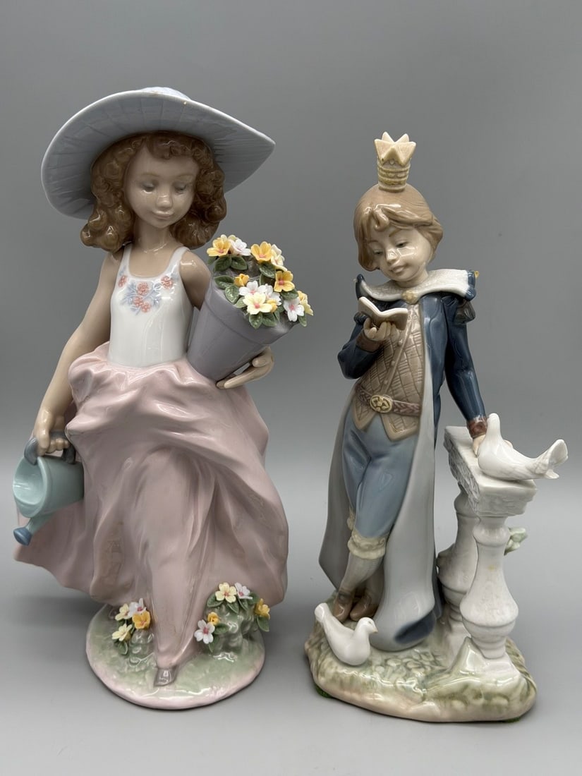 (2) Lladro Figurines: A Wish Comes True 7676, The Little Prince 5737: (2) Lladro Figurines: A Wish Comes True 7676, The Little Prince 5737.