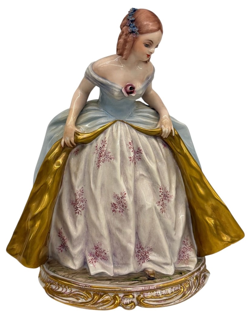 Guido Cacciapuoti Figurine "Lady" Made in Italy 1930-1953: Guido Cacciapuoti Figurine "Lady" Made in Italy 1930-1953: Measures 11.25" tall.