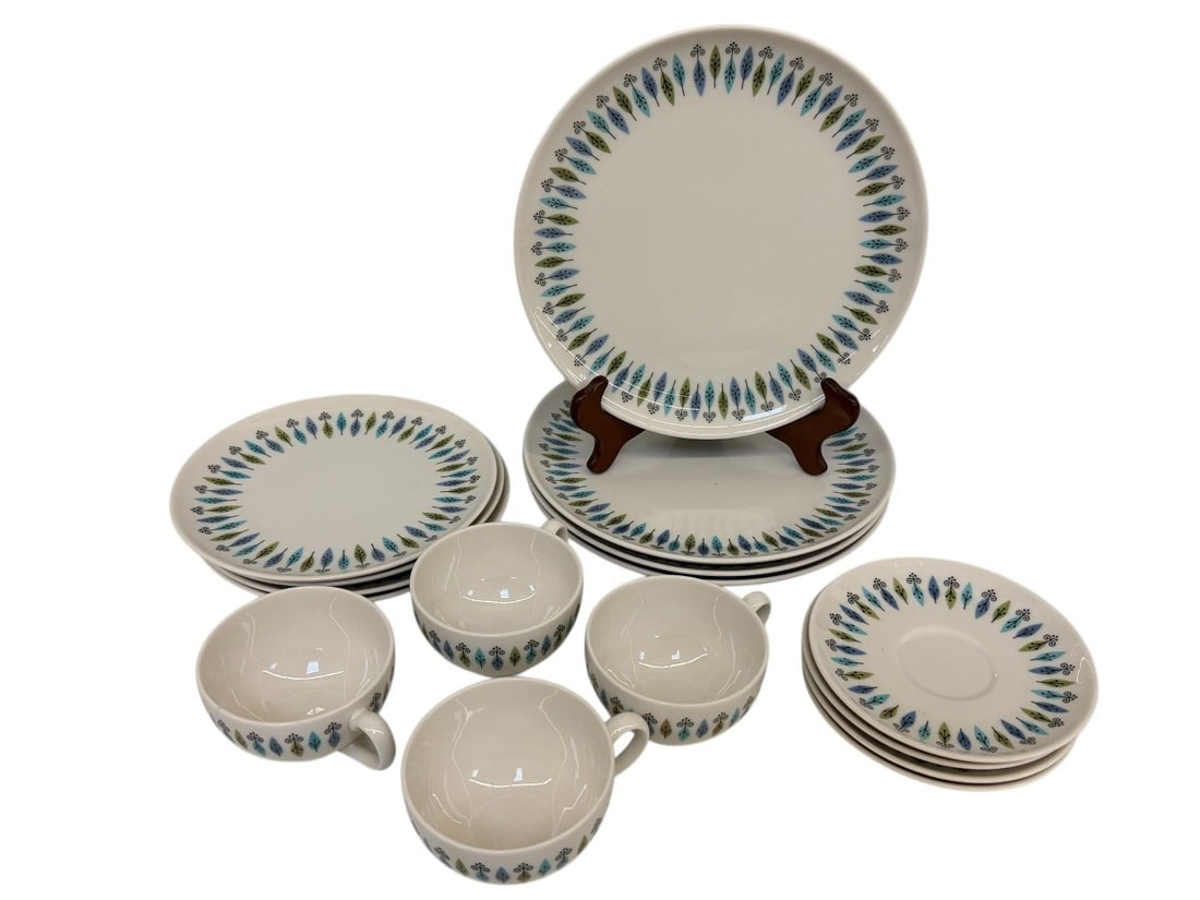 Syracuse China Nordic Service for 4: Syracuse China Nordic Service for 4: Includes dinner, side plates, and tea cups and saucers.