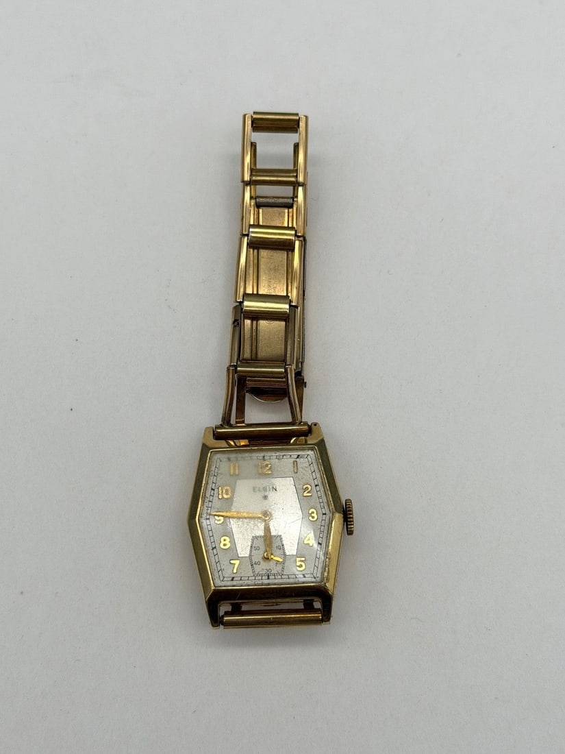 1928 Elgin 15 Jewel Gold Filled Wrist Watch: 1928 Elgin 15 Jewel Gold Filled Wrist Watch: Crystal is scratched, SN 35714041.