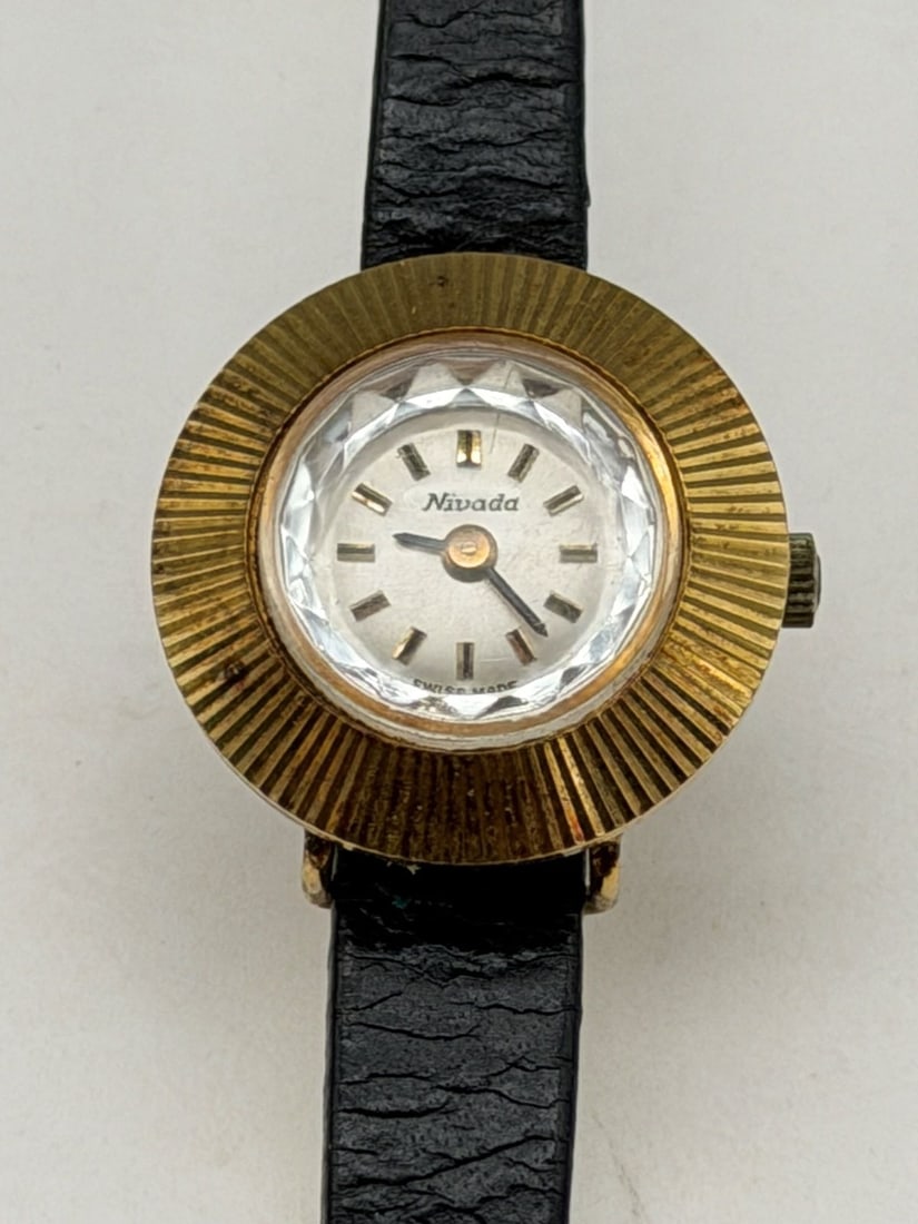 Nivada Gold Plated Wrist Watch: Nivada Gold Plated Wrist Watch: 17 jewel, with gold plated case.