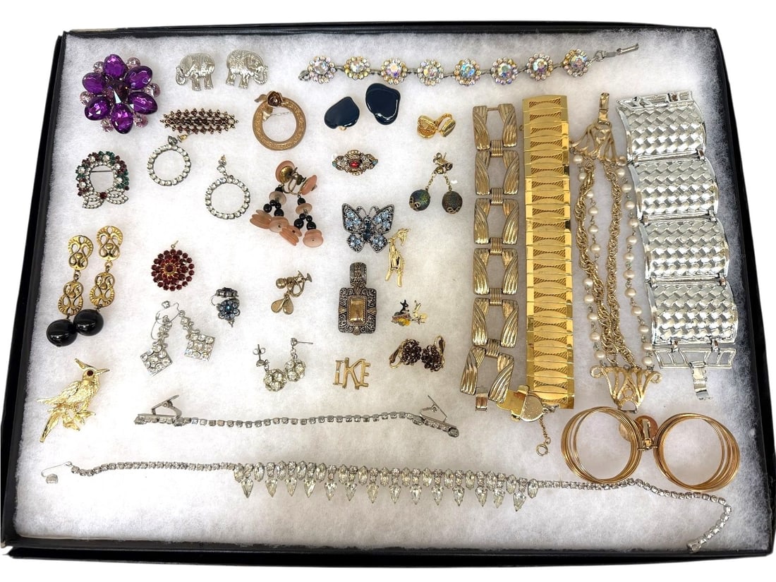 Group of Costume Jewelry Some Signed: Group of Costume Jewelry Some Signed: Includes brooches, earrings, bracelets.