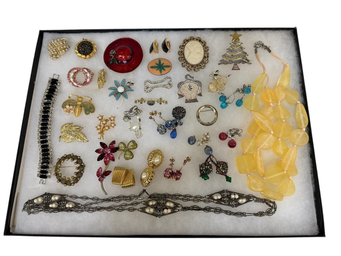 Group of Costume Jewelry Some Signed: Group of Costume Jewelry Some Signed: Includes rhinestones, some signed, earrings, bracelet, earrings and brooches.