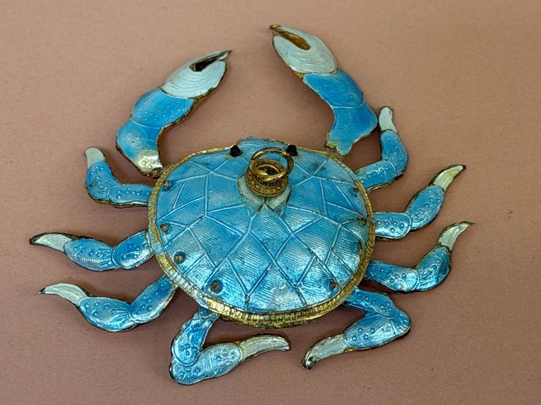 Floating Crab Enamel Pendant Flexible Appendages: Floating Crab Enamel Pendant Flexible Appendages