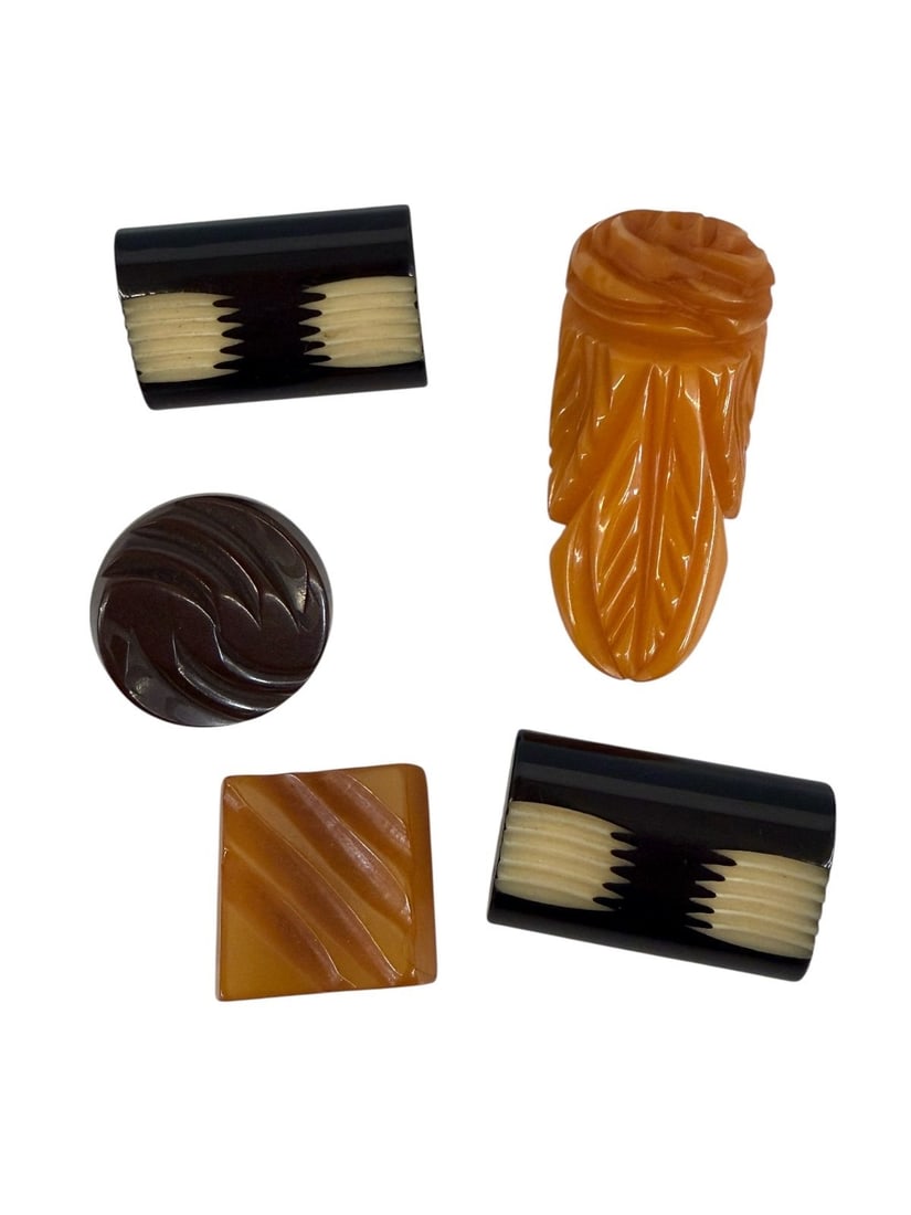 (5) Vintage Bakelite Buttons and Scarf Clips (1 of 1)