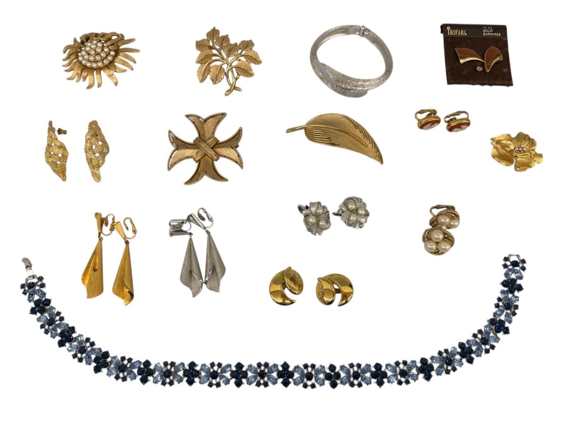 Crown Trifari Jewelry Group: Crown Trifari Jewelry Group: Includes (5) brooches, (1) gold filled earrings on card, (7) pairs of earrings, (1) rhinestone necklace.